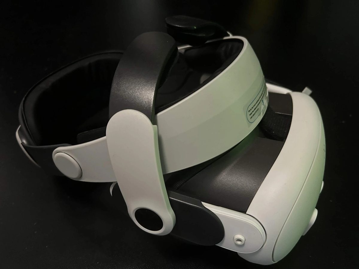 Meta Quest 3にBOBOVR M3 Proのヘッドストラップを付けたところ